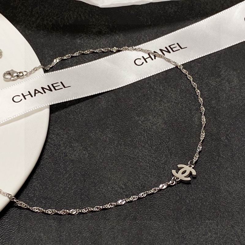 Chanel necklace 1lyx2