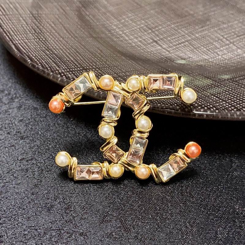 Chanel Brooch 1lyx50