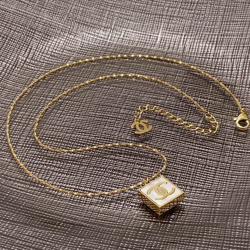 Chanel necklace 1lyx88