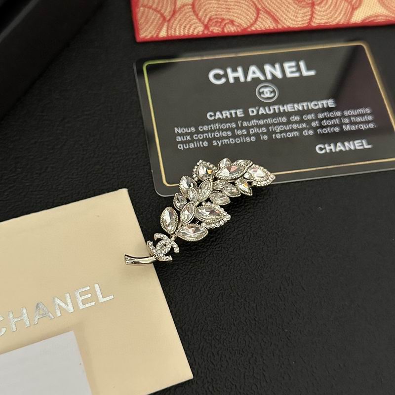 Chanel Brooch 1lyx102