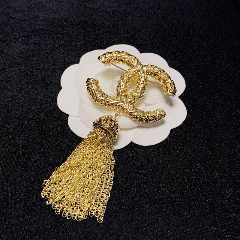 Chanel Brooch 1lyx120
