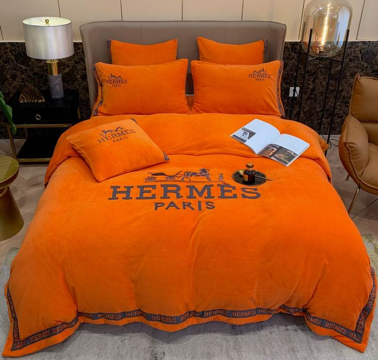 Hermes 2.0x2.3m 2.2x2.4m 05