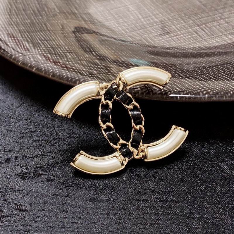 Chanel Brooch 2lyx184