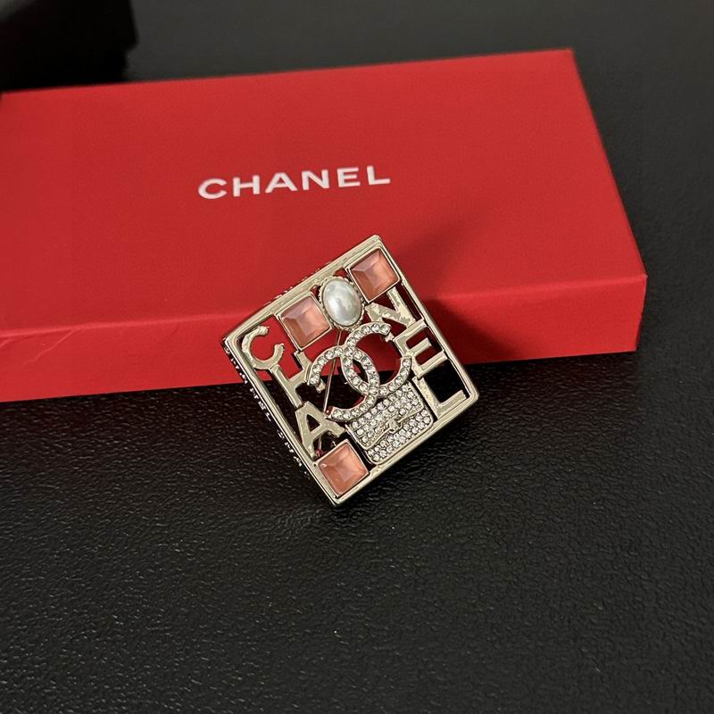 Chanel Brooch 3lyx220