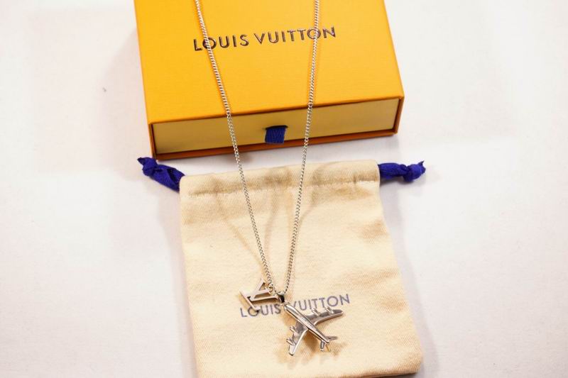 LV Necklace 03lyr155