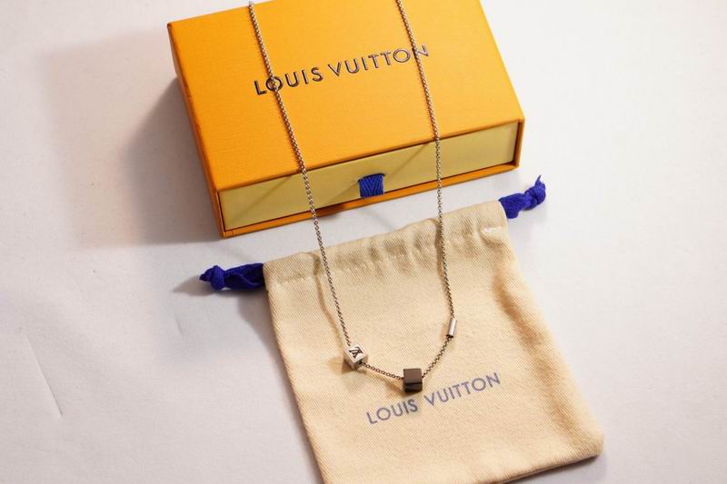 LV Necklace 03lyr163