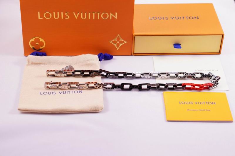 LV Necklace 03lyr170