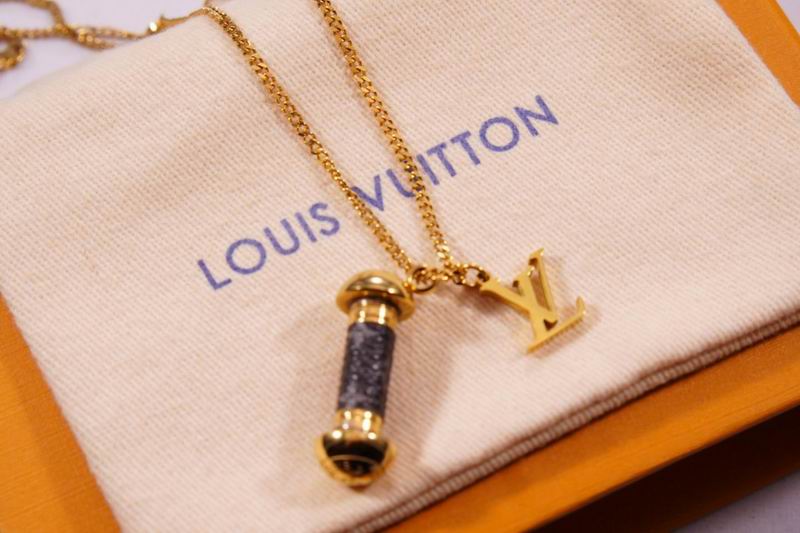 LV Necklace 03lyr179