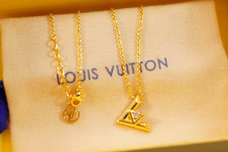 LV Necklace 03lyr180