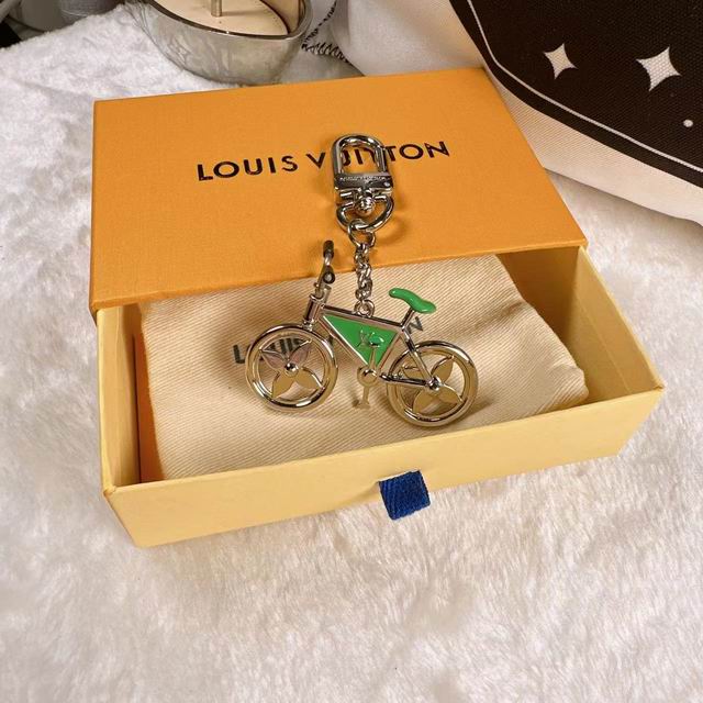 LV keyring г