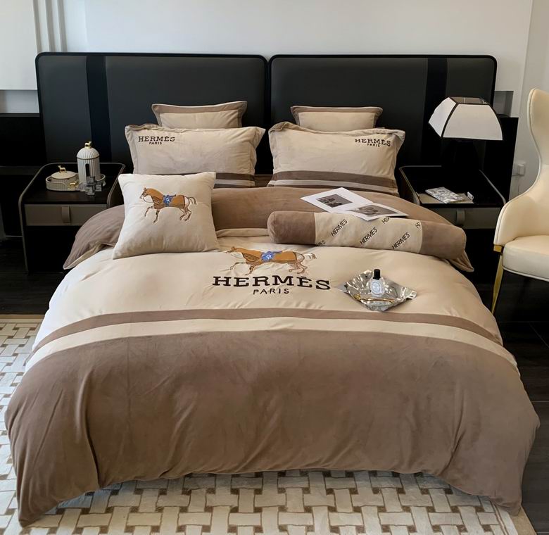 Hermes 2.0x2.3m 2.2x2.4m 08