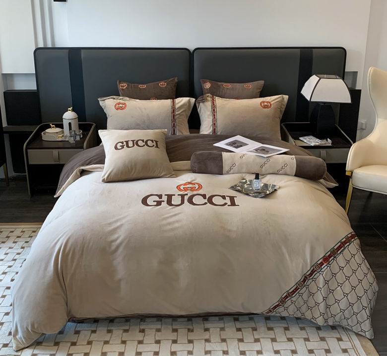 Gucci 2.0x2.3m 2.2x2.4m 10