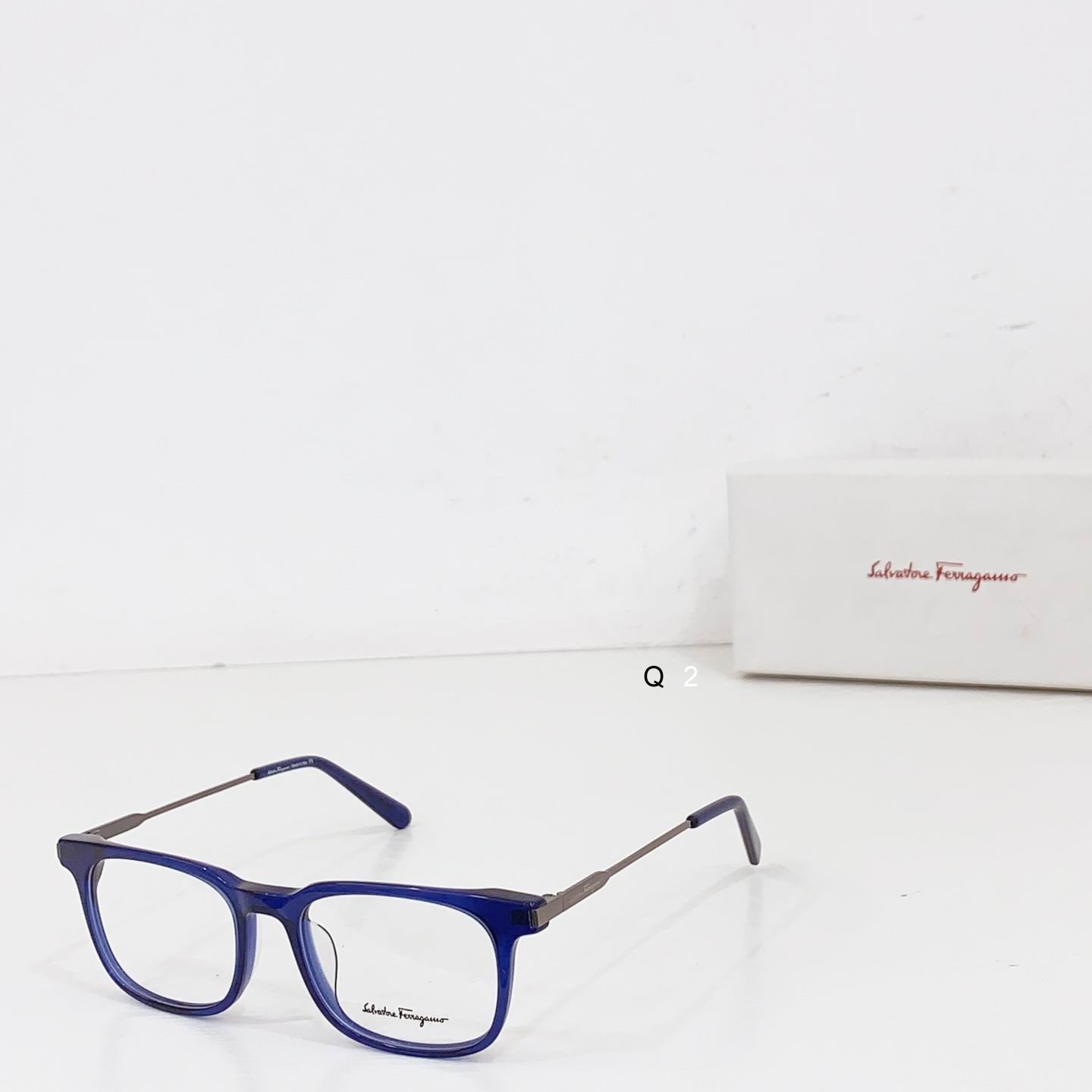 Ferragamo 1586 51 18-145 b