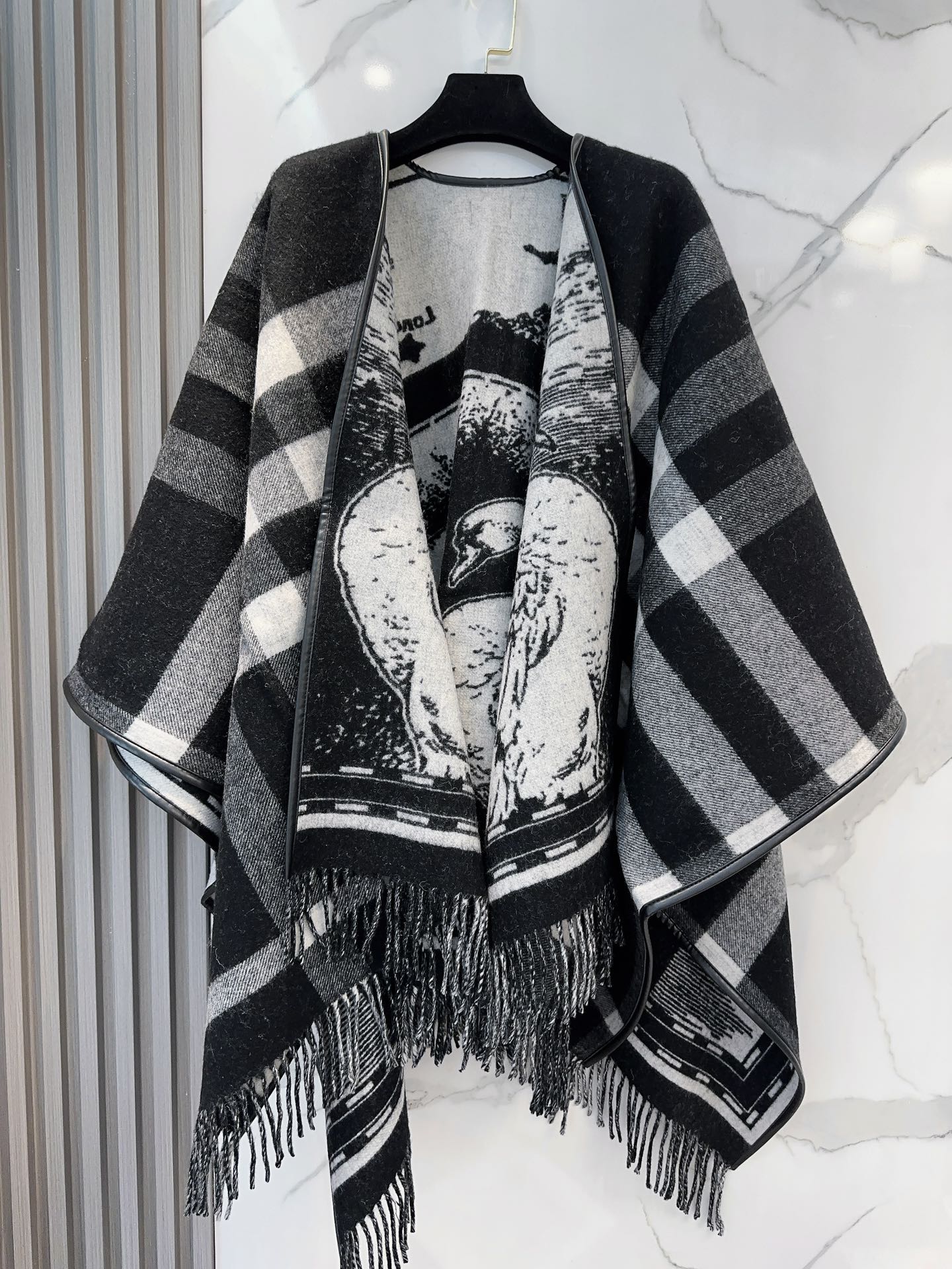 Burberry scarf E02