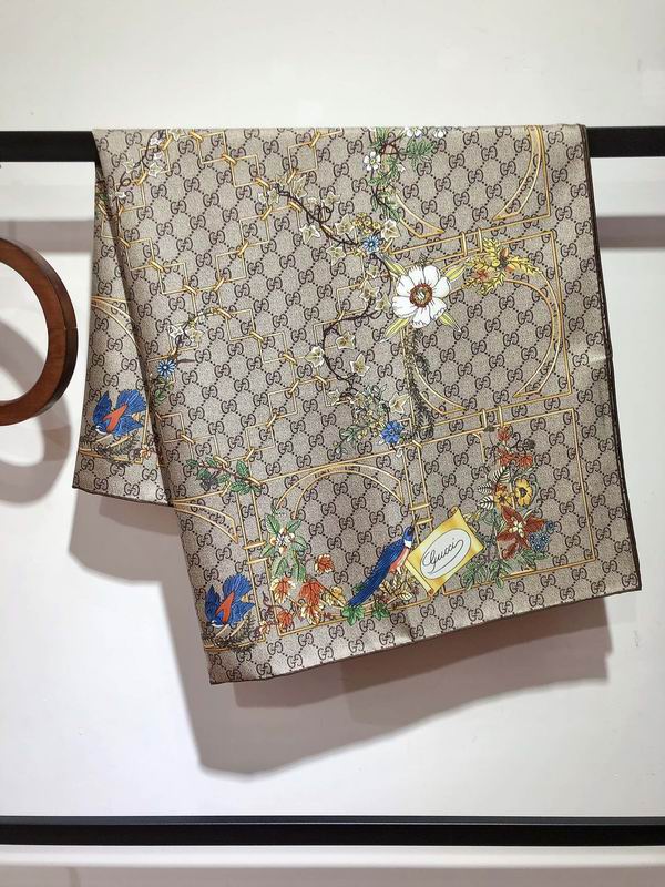 Gucci silk scarf 90X90cm E12