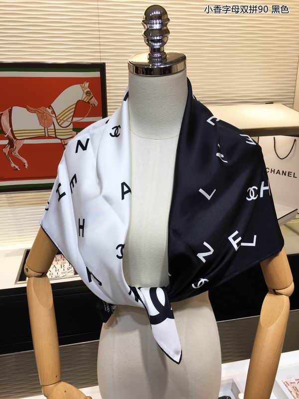 Chanel silk scarf 90X90cm E07