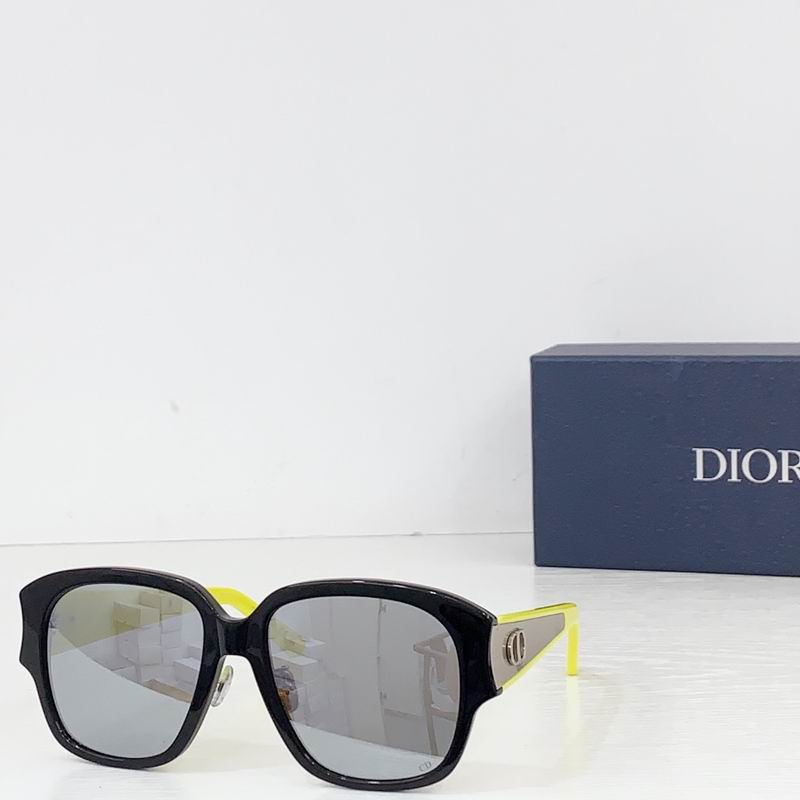 Dior Glow 56 18-140 B