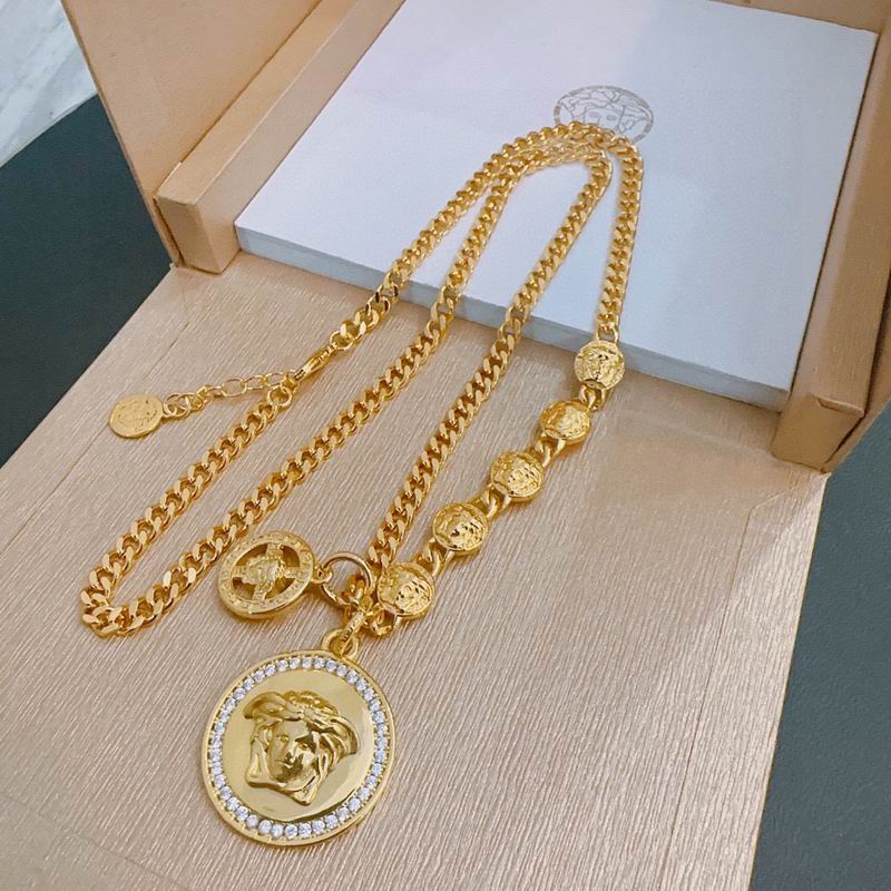 Versace necklace lyx221