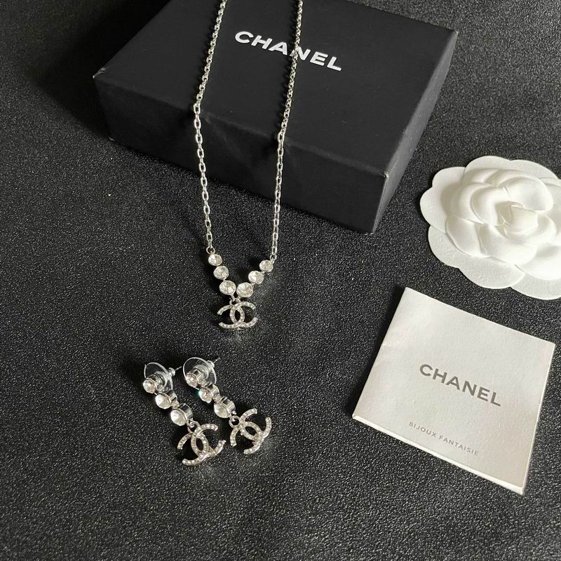 Chanel Suits 11yxx18