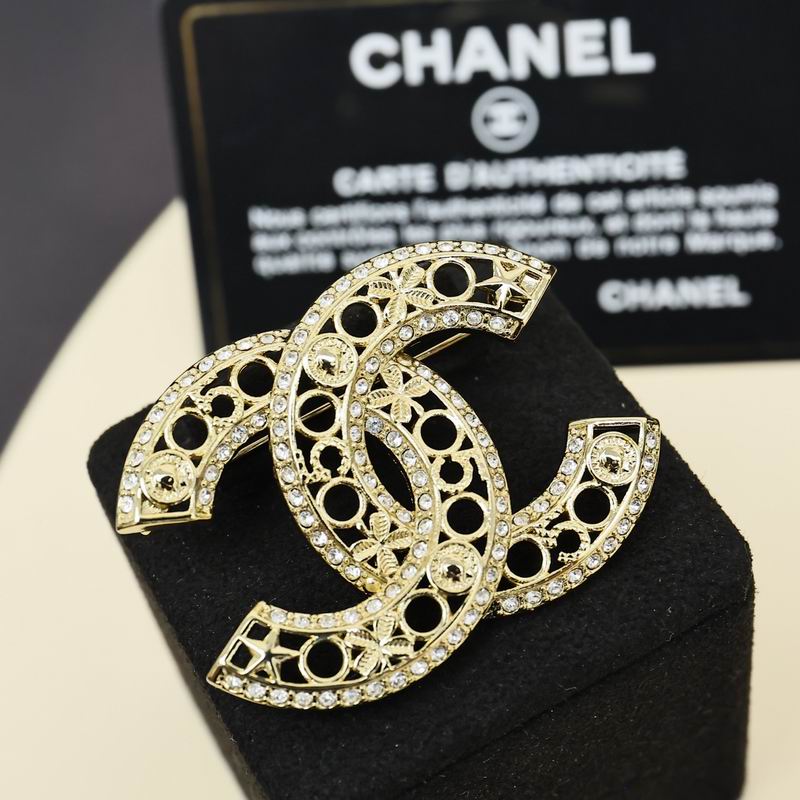 Chanel Brooch 10yxx12