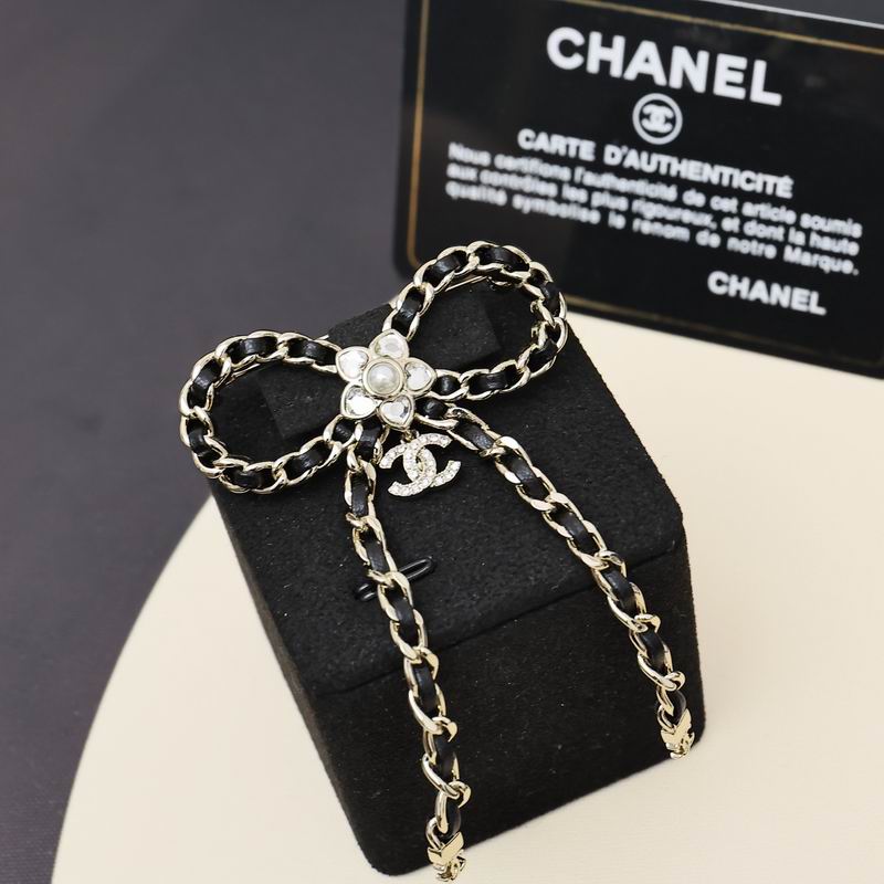 Chanel Brooch 10yxx30