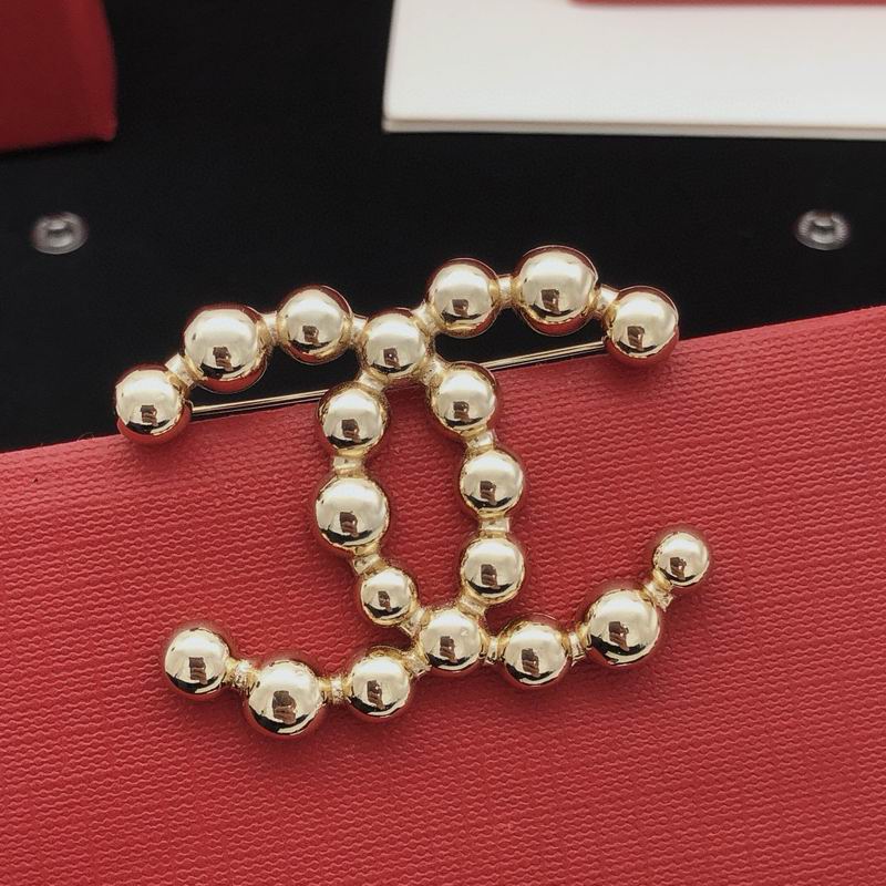 Chanel Brooch 10yxx78