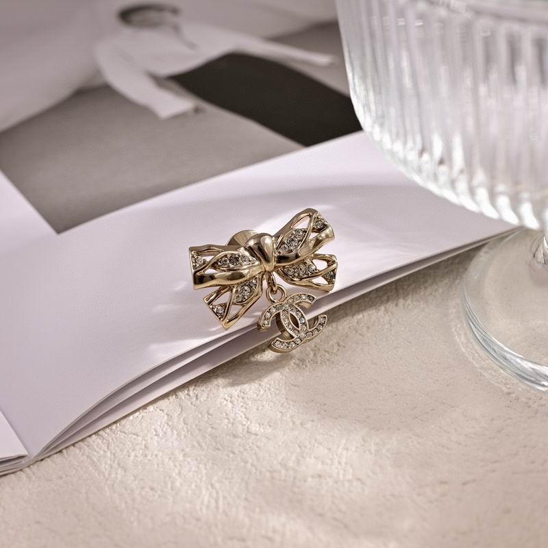 Chanel Brooch 11yxx126