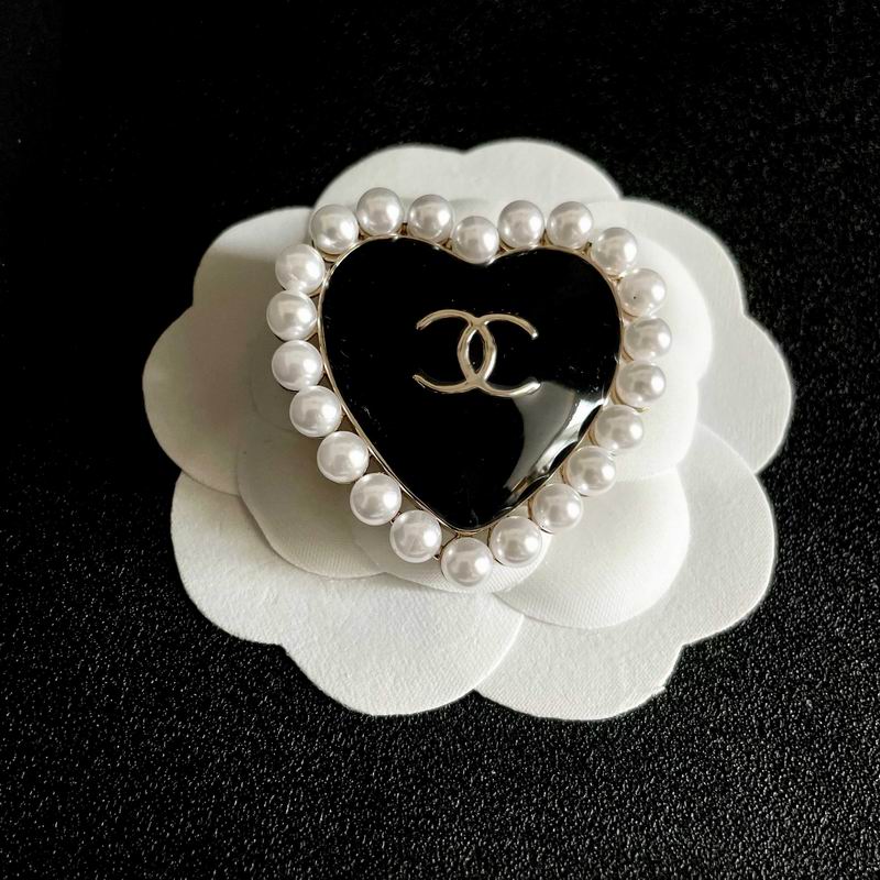 Chanel Brooch 12yxx250