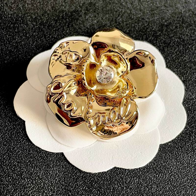 Chanel Brooch 12yxx308
