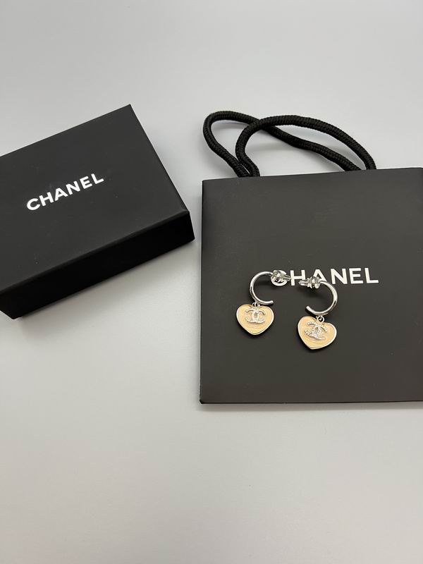 Chanel Brooch 12yxx316