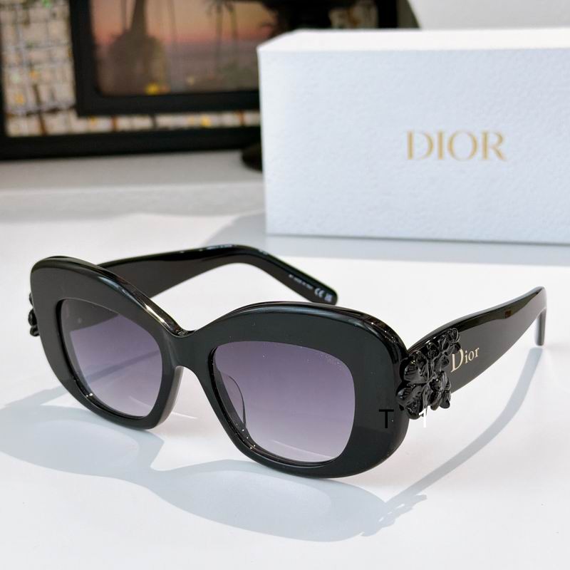 Dior Clover3F 51 18-145 a