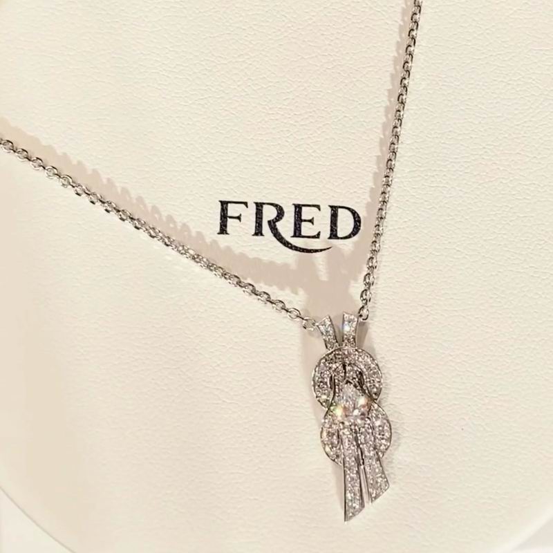 Fred Necklace lyr04