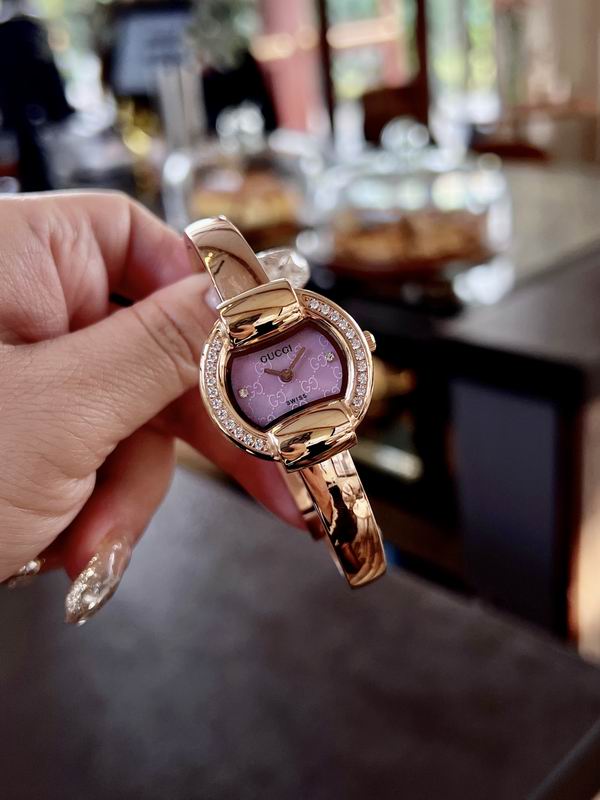 26Gucci woman watch 0409