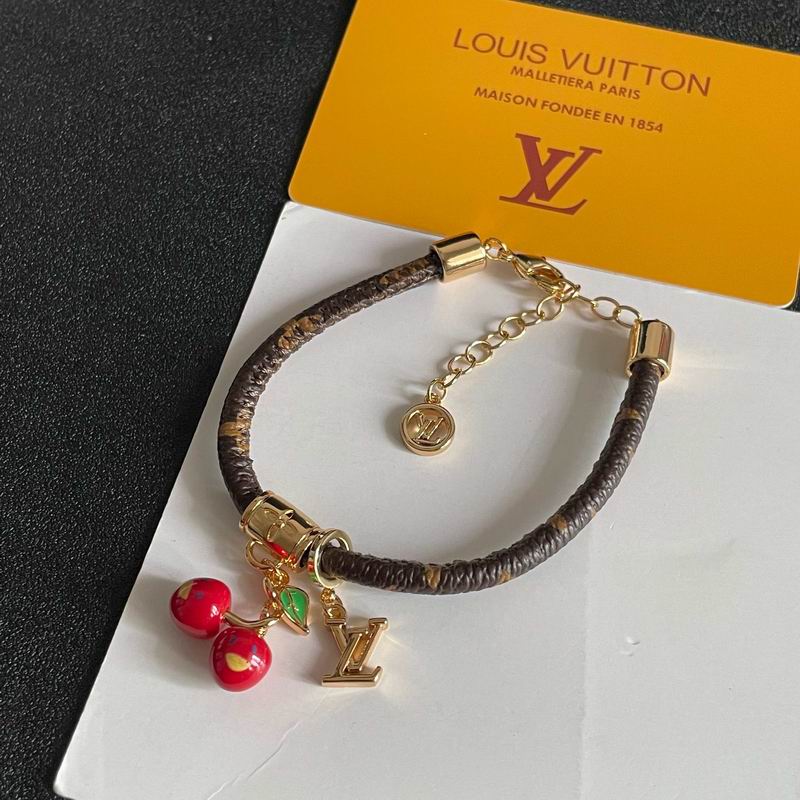 Lv Bracelet 02yxs44