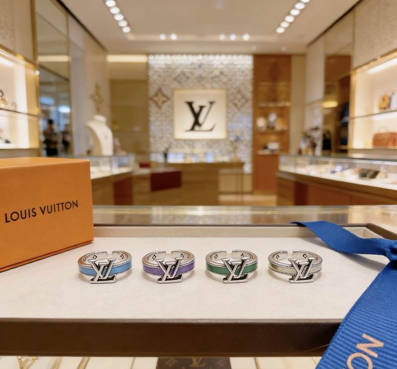 LV Ring 04yxs67