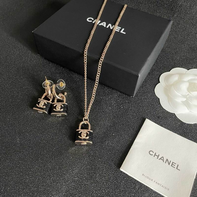 Chanel Suits 02yxs02