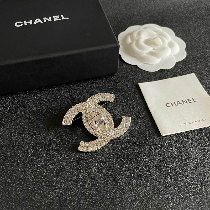 Chanel Brooch 02yxs02