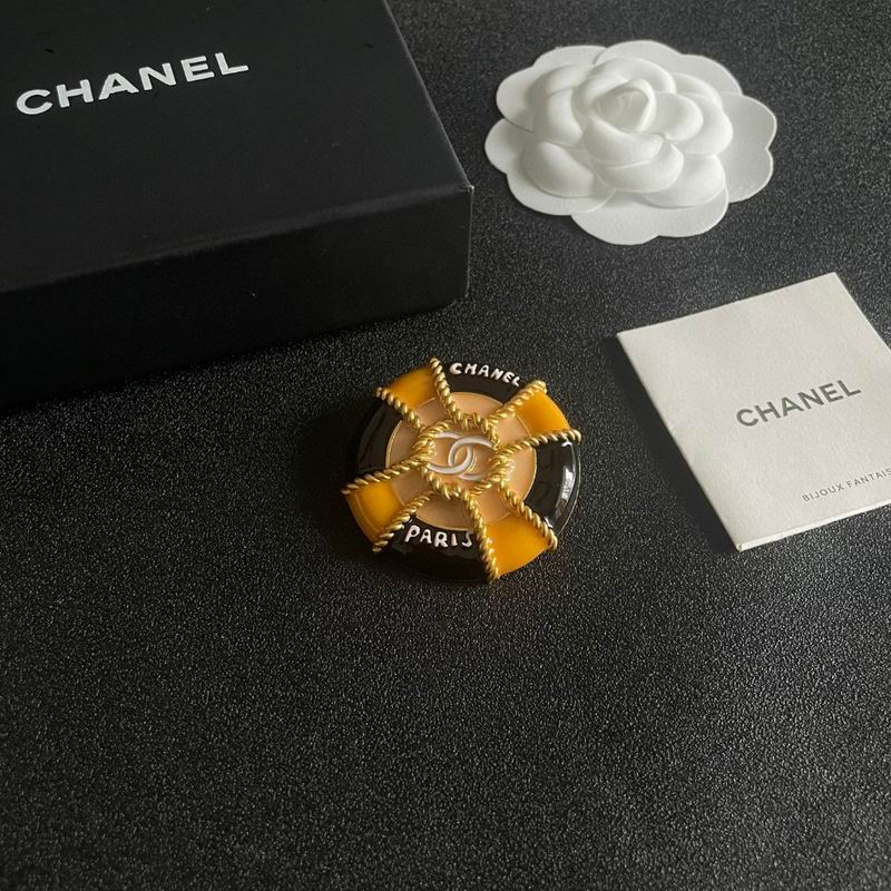 Chanel Brooch 02yxs10
