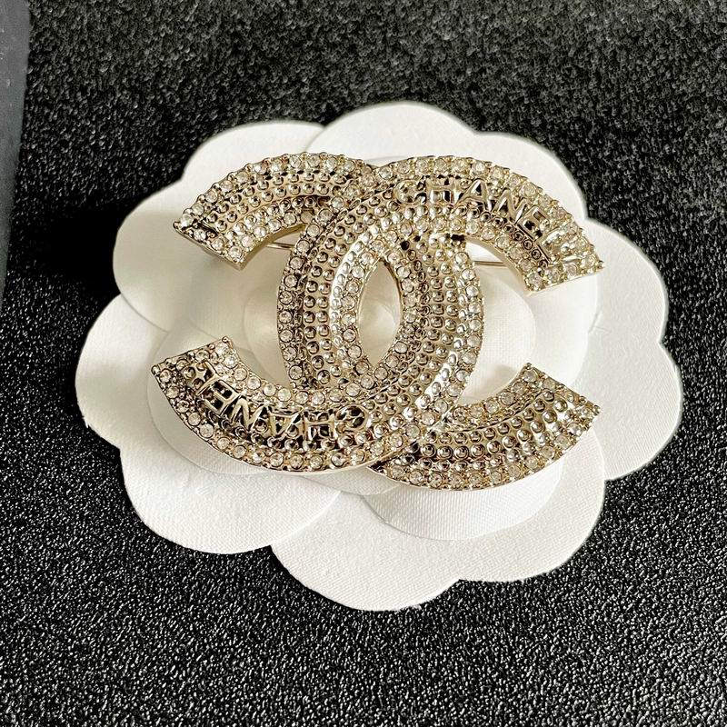 Chanel Brooch 02yxs18