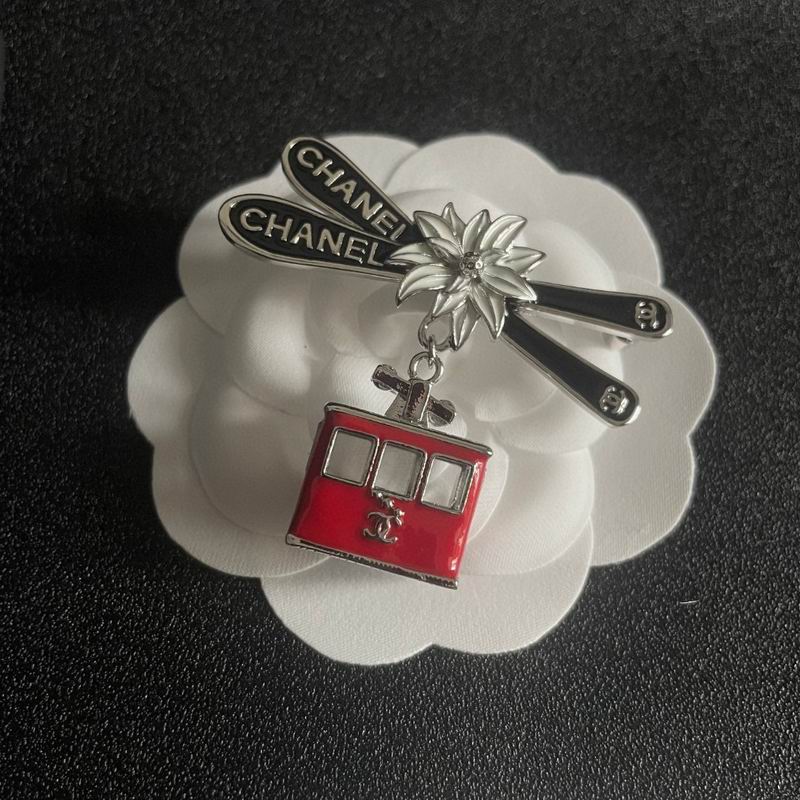 Chanel Brooch 02yxs20
