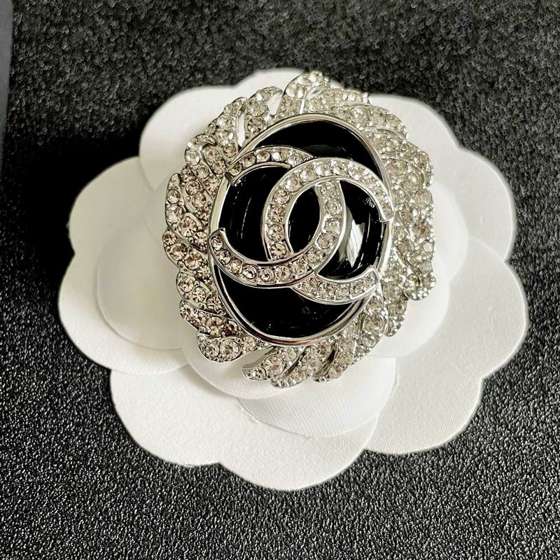 Chanel Brooch 02yxs21
