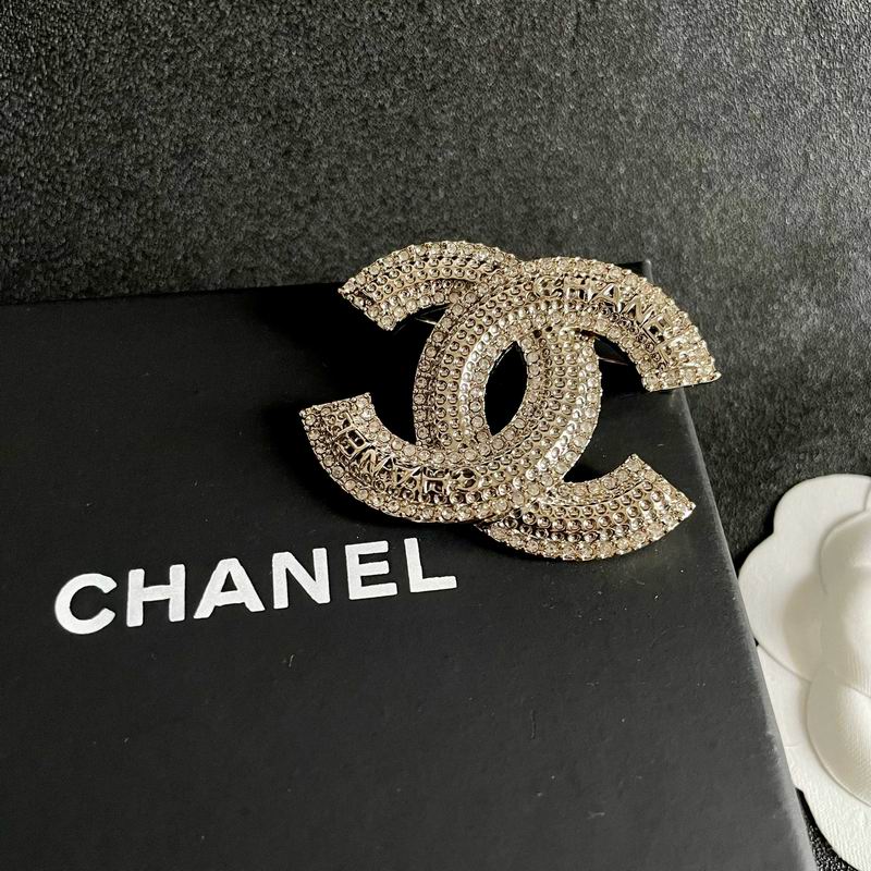 Chanel Brooch 03yxs139