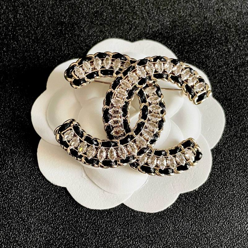 Chanel Brooch 03yxs151