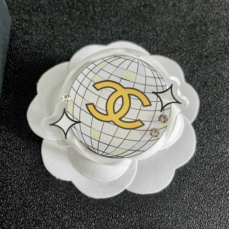Chanel Brooch 03yxs264