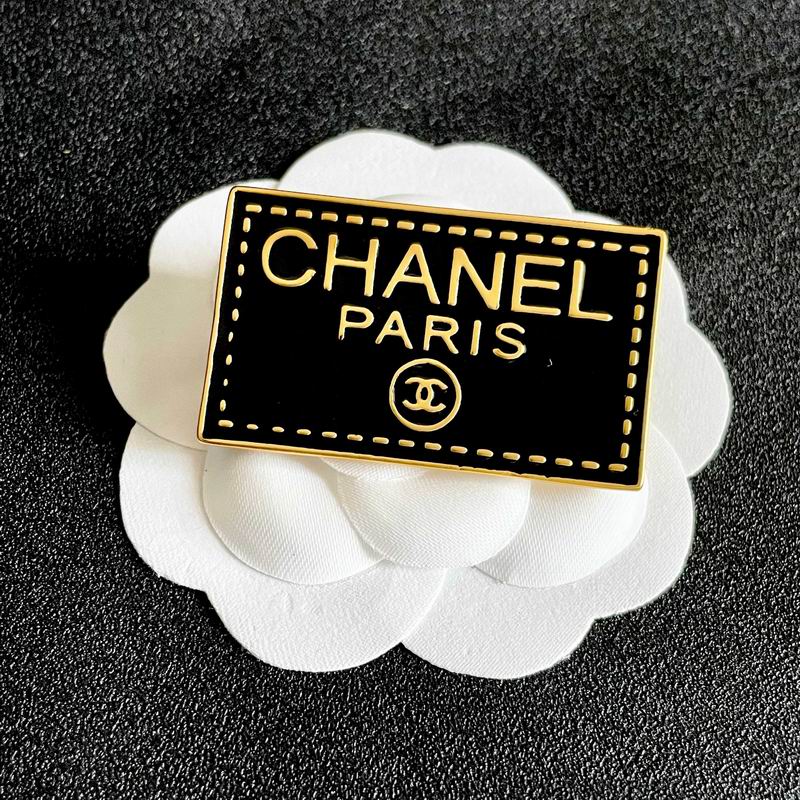 Chanel Brooch 03yxs265