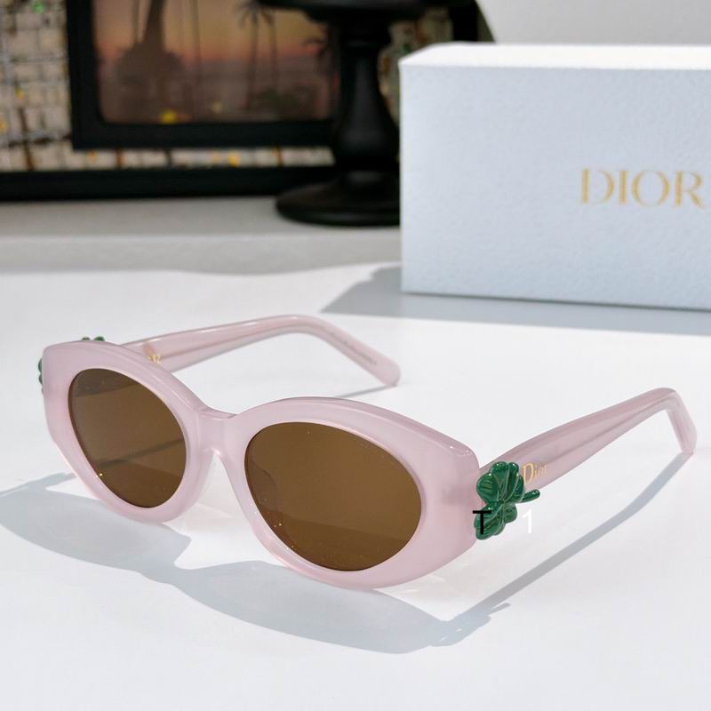 Dior Clover 54 19-140 a