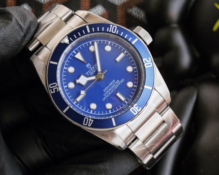 Tudor men 42mm M10